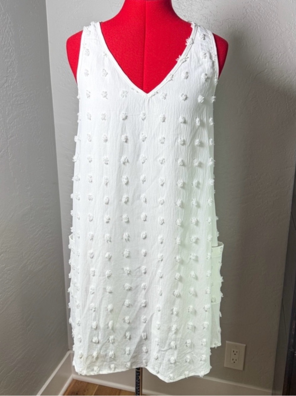 TECREW White Swiss Dot Sleeveless Shift V-Neck Graduation Dress Size S